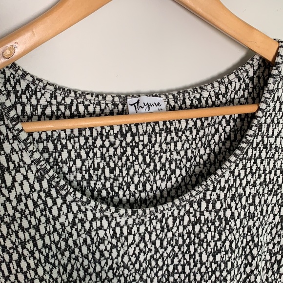 Thyme Maternity Dress - Picture 2 of 4